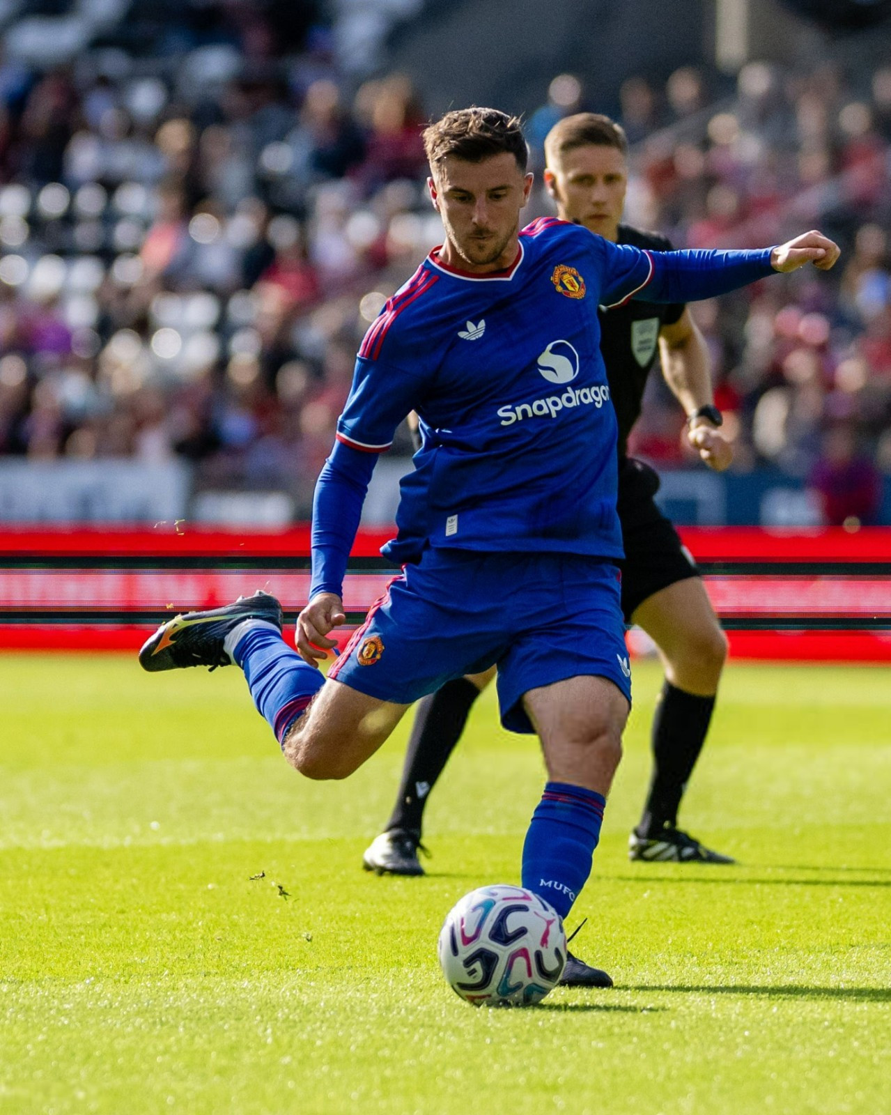 Maillot extérieur Manchester United 2026-2027 vue de face avec le sponsor Snapdragon