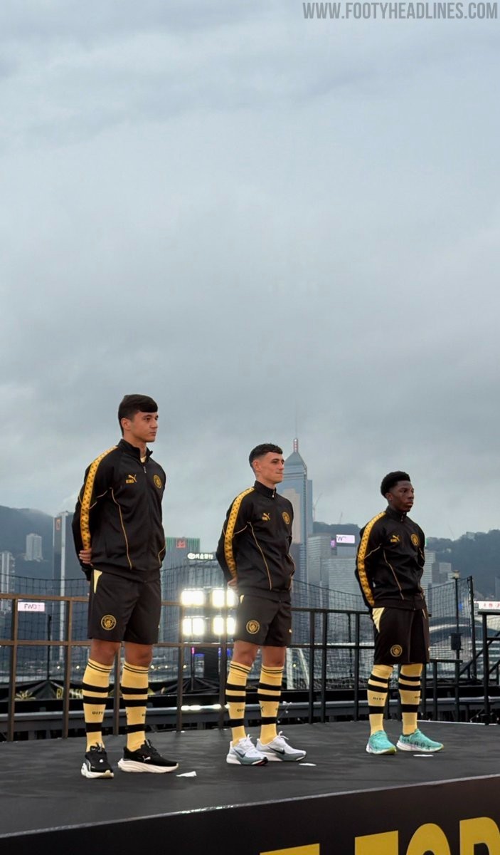 Ensemble complet Manchester City 2026-2027 extérieur : veste, short et chaussettes noir et or