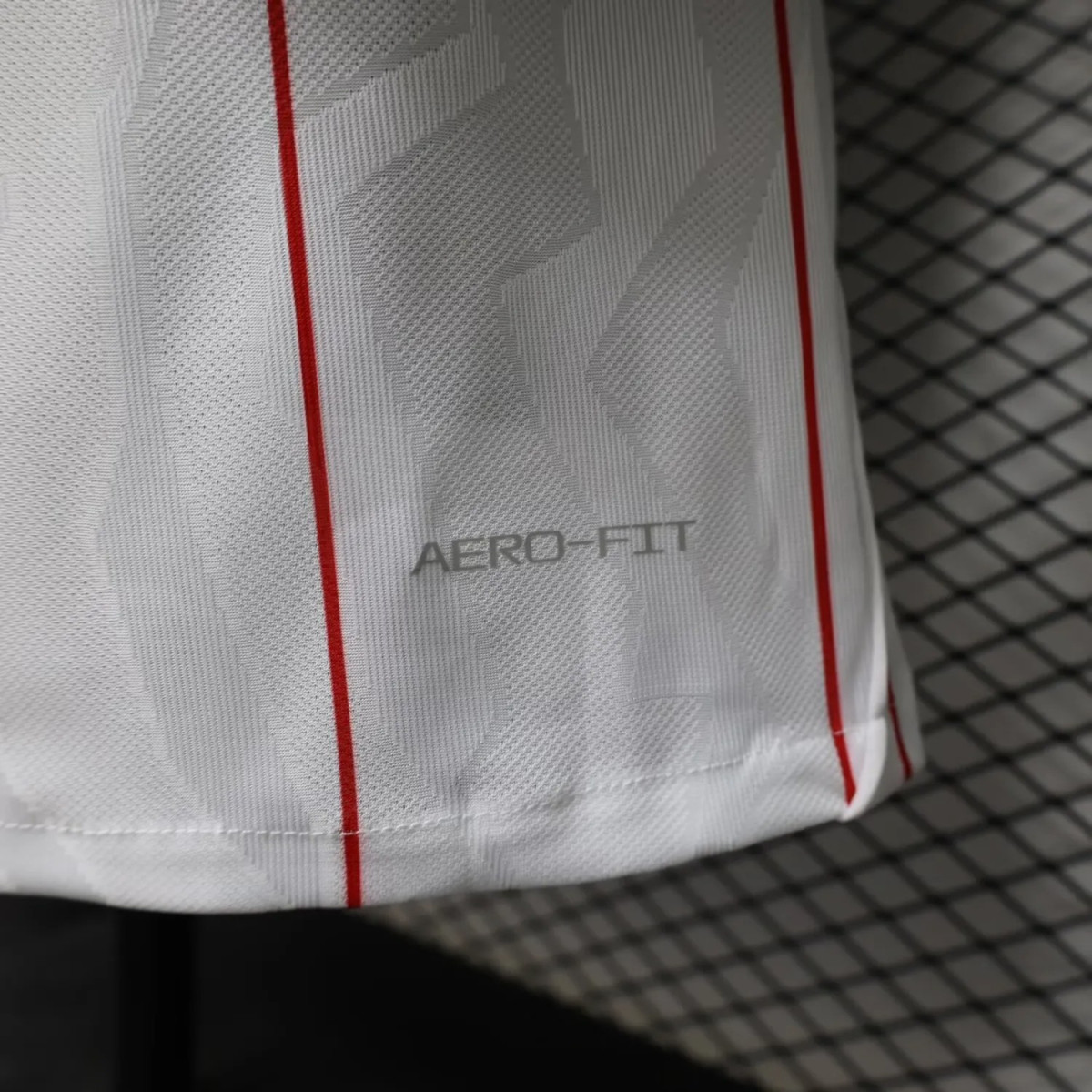 Marquage AERO-FIT sur l'ourlet du maillot Chelsea 2026-2027