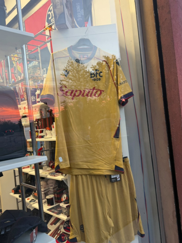 Filtrata la terza maglia del Bologna 26-27 - Prima foto reale