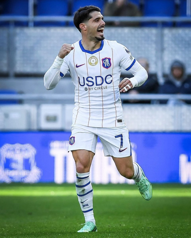 Pedro Neto va-t-il rejoindre Adidas ? La star de Chelsea fait ses débuts avec les F50 en marquant deux buts