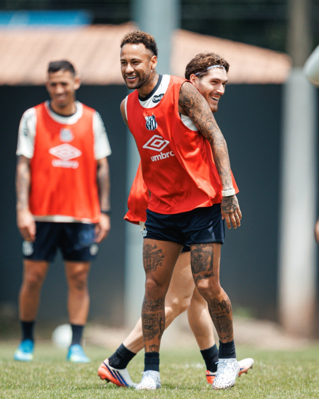Neymar, visto con las botas Puma Future 10 de próxima generación en estampado de camuflaje
